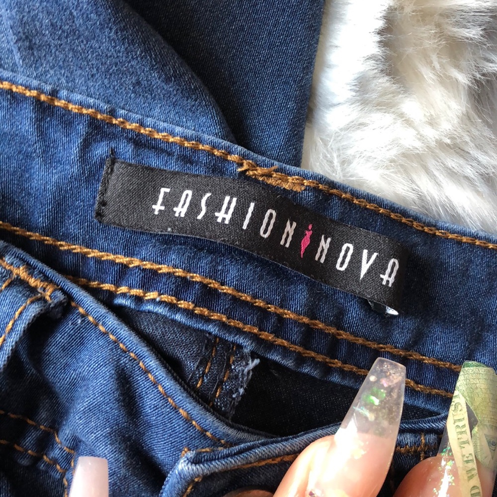 Mid Rise Jeans - Picture 4 of 5
